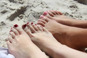 What Causes Toenail Fungus and How to Treat It